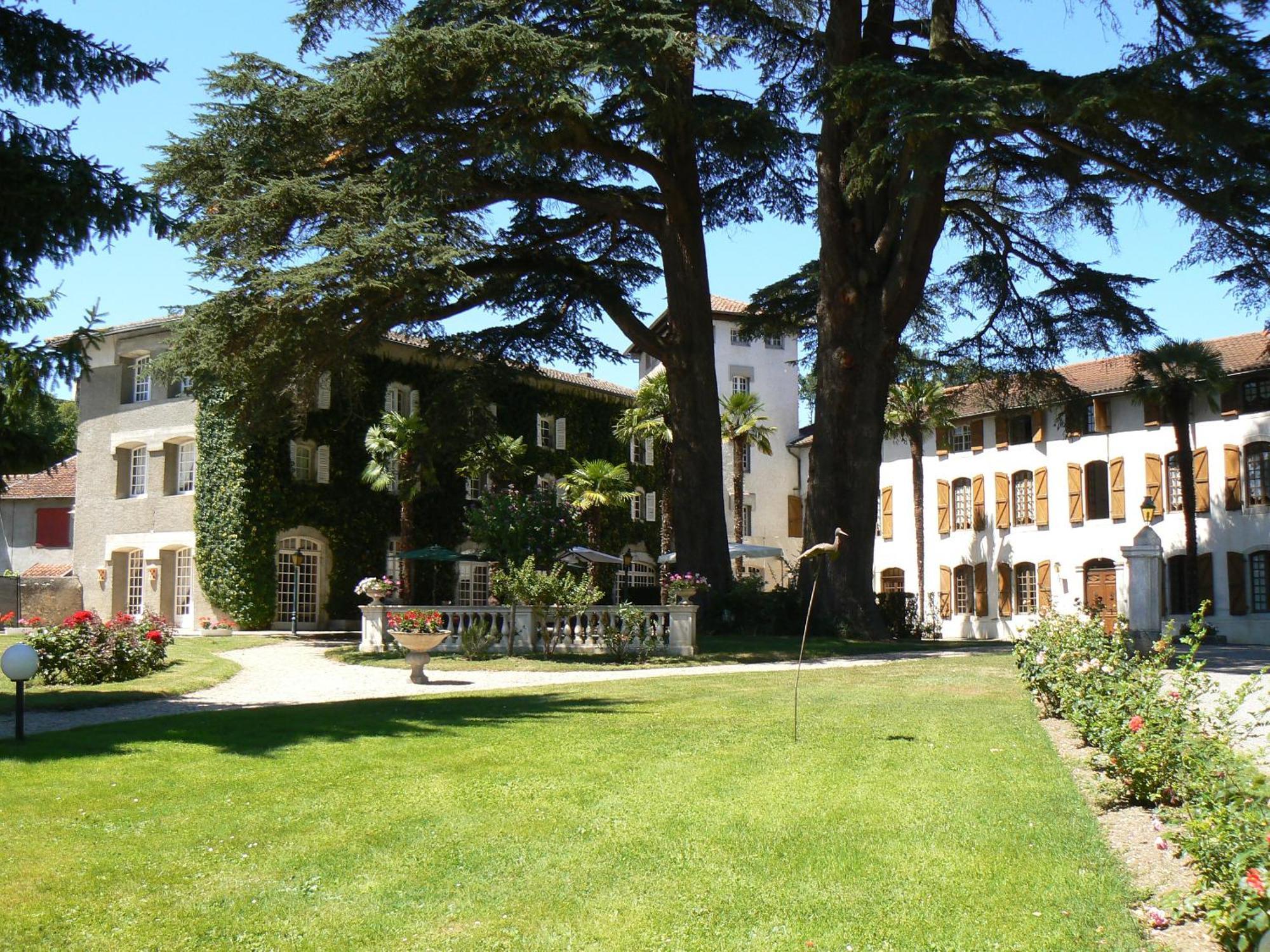 Hostellerie Des Cedres Villeneuve-de-Riviere Exterior photo